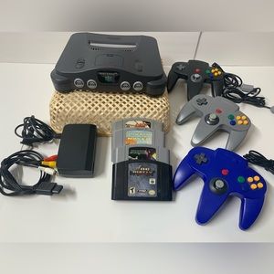 Nintendo 64 Bundle - 4 games, 3 controllers, 1 console!